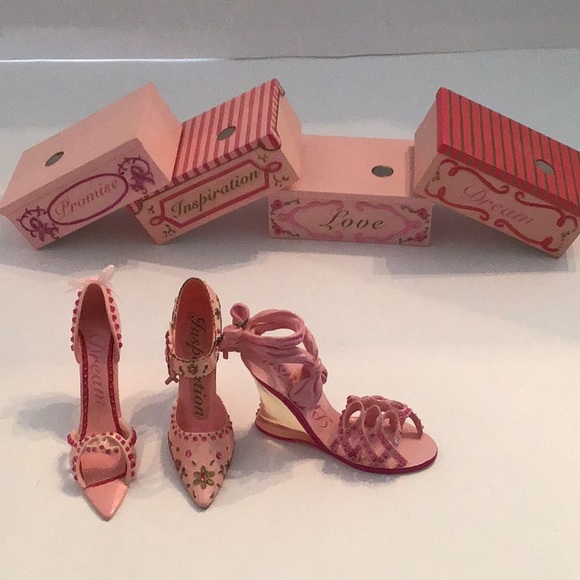 Breast Awareness high heels and shoe boxes - Picture 7 of 13